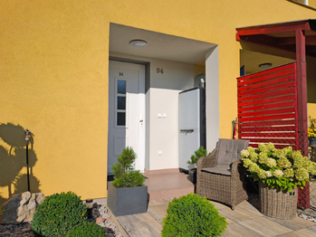 Vstup do domu.  - Prodej domu 128 m², Nová Ves