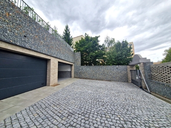 Pronájem bytu 6 a více v osobním vlastnictví 335 m², Praha 4 - Braník
