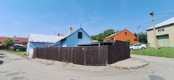 Ve výhradním zastoupení majitele nabízíme k prodeji slunný rodinný dům o dispozici 1+1 v osobním vlastnictví s dvorkem o celkové ploše 125 m2 v obci Studnice. Dům je v původním udržovaném stavu, určen - Prodej chaty / chalupy 38 m², Studnice