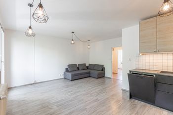 Obývací pokoj s kuchyňským koutem - Pronájem bytu 3+kk v osobním vlastnictví 62 m², Praha 4 - Krč
