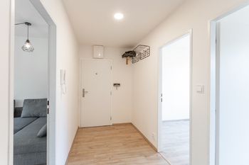Spojovací chodba bytu - Pronájem bytu 3+kk v osobním vlastnictví 62 m², Praha 4 - Krč