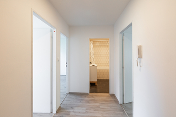 Spojovací chodba bytu - Pronájem bytu 3+kk v osobním vlastnictví 62 m², Praha 4 - Krč