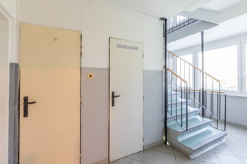 Chodba domu s komorou na patře - Pronájem bytu 3+kk v osobním vlastnictví 62 m², Praha 4 - Krč