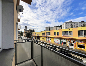 Pohled z balkonu - Prodej bytu 2+1 v osobním vlastnictví 54 m², Kraslice