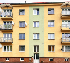 Přední pohled - Prodej bytu 2+1 v osobním vlastnictví 54 m², Kraslice
