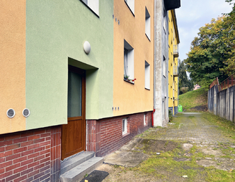 Zadní pohled - Prodej bytu 2+1 v osobním vlastnictví 54 m², Kraslice
