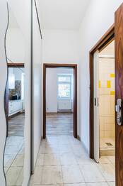 Předsíň - Pronájem bytu 1+kk v osobním vlastnictví 26 m², Praha 9 - Dolní Počernice