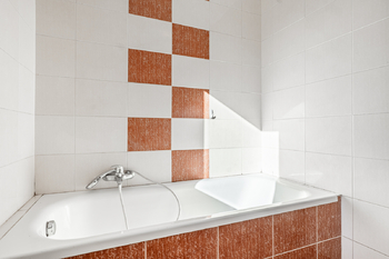 1. NP - koupelna ... - Prodej domu 159 m², Lípa