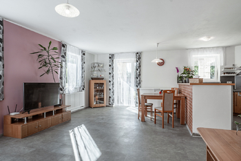 1. NP - denní pokoj ... - Prodej domu 159 m², Lípa