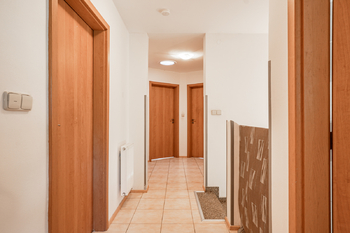 2. NP - chodba ... - Prodej domu 159 m², Lípa