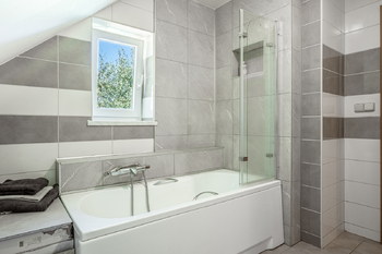 2. NP - 1. ložnice ...koupelna ... - Prodej domu 159 m², Lípa