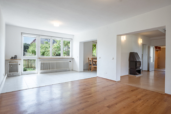 denní pokoj se vstupem do zahrady ... - Prodej domu 165 m², Hurtova Lhota