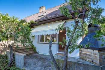 otevřená terasa ... - Prodej domu 165 m², Hurtova Lhota