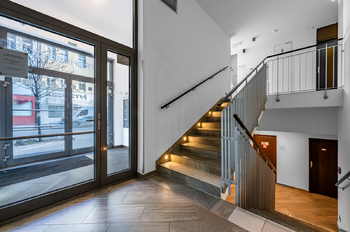 Vnitřní prostory budovy  - Pronájem bytu 1+kk v osobním vlastnictví 13147 m², Praha 10 - Vršovice