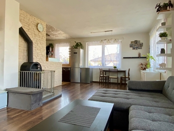 Velký obývací pokoj - Prodej domu 166 m², Křenice