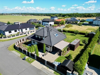 Rohový slunný pozemek - Prodej domu 166 m², Křenice