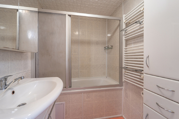 Koupelna - Pronájem bytu 3+1 v osobním vlastnictví 78 m², Praha 4 - Chodov