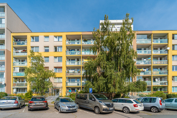 Pohled na dům - Pronájem bytu 3+1 v osobním vlastnictví 78 m², Praha 4 - Chodov