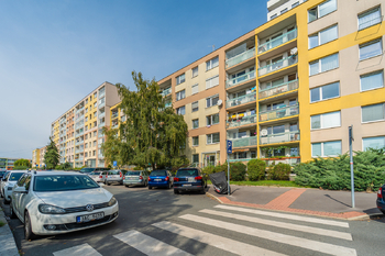 Pohled na dům - Pronájem bytu 3+1 v osobním vlastnictví 78 m², Praha 4 - Chodov