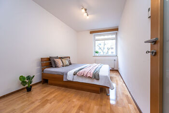 Ložnice - Pronájem bytu 2+kk v osobním vlastnictví 44 m², Praha 9 - Vysočany 