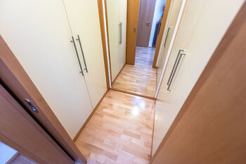 Šatna - Pronájem bytu 2+kk v osobním vlastnictví 44 m², Praha 9 - Vysočany