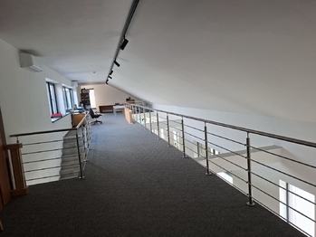 Pronájem obchodních prostor 444 m², Měnín