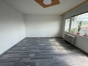 Obývací pokoj - Prodej bytu 3+1 v osobním vlastnictví 78 m², Ústí nad Labem