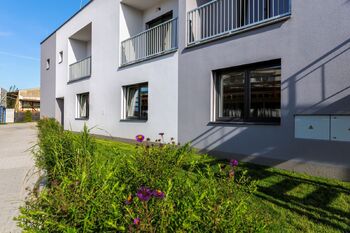 Prodej bytu 1+kk v osobním vlastnictví 35 m², Praha 10 - Uhříněves