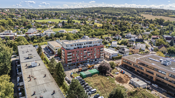 Dům zasazený v okolní zástavbě - Pronájem bytu 2+kk v osobním vlastnictví 55 m², Říčany