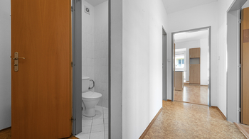 Vstupní předsíň se vstupem do obývacího pokoje - Pronájem bytu 2+kk v osobním vlastnictví 55 m², Říčany