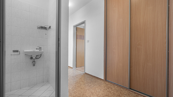 Vstupní předsíň bytu - Pronájem bytu 2+kk v osobním vlastnictví 55 m², Říčany