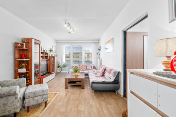 Pokoj 1 - obývák - Prodej bytu 3+1 v osobním vlastnictví 78 m², České Budějovice