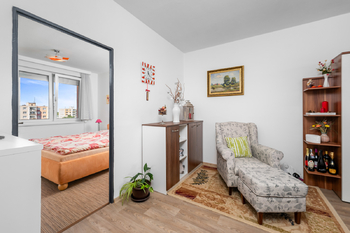 Pokoj 1 - obývák - Prodej bytu 3+1 v osobním vlastnictví 78 m², České Budějovice