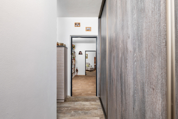 Chodba + skříň - Prodej bytu 3+1 v osobním vlastnictví 78 m², České Budějovice