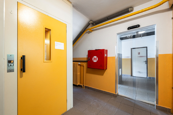 Společné prostory - Prodej bytu 3+1 v osobním vlastnictví 78 m², České Budějovice