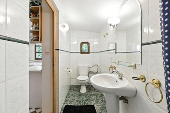 koupelna - přízemí - Prodej domu 115 m², Struhařov