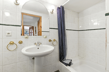 koupelna - přízemí - Prodej domu 115 m², Struhařov