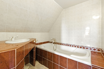 koupelna - první patro - Prodej domu 115 m², Struhařov