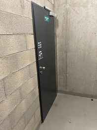 vchod ke sklepům - Pronájem bytu 2+kk v osobním vlastnictví 63 m², Praha 9 - Vysočany