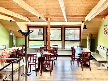 sezení 2. patro - Pronájem restaurace 400 m², Malá Skála