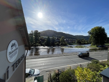 výhled na splav Jizery z letní terasy - Pronájem restaurace 400 m², Malá Skála