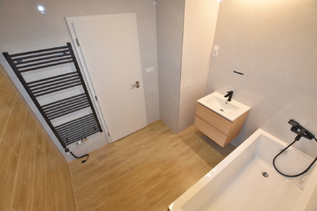 Koupelna - Pronájem bytu 2+kk v osobním vlastnictví 86 m², České Budějovice