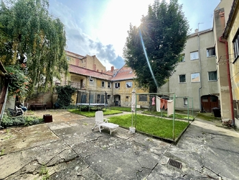 Dvůr  - Prodej domu 121 m², Duchcov