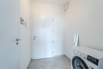 Vstup do bytu - Pronájem bytu 1+kk v osobním vlastnictví 41 m², Praha 6 - Dejvice