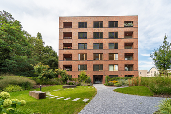 Pohled na dům - Pronájem bytu 1+kk v osobním vlastnictví 41 m², Praha 6 - Dejvice