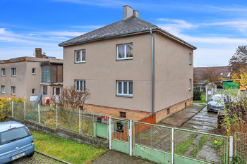 Prodej domu 240 m², Zbuzany