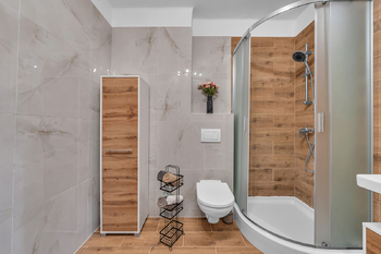 Prodej domu 240 m², Zbuzany