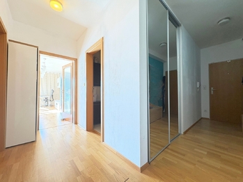 Chodba - Pronájem bytu 3+kk v osobním vlastnictví 85 m², Praha 9 - Hostavice