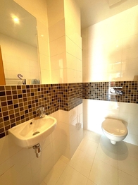 Samostatné WC - Pronájem bytu 3+kk v osobním vlastnictví 85 m², Praha 9 - Hostavice