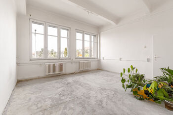 Prodej obchodních prostor 590 m², Praha 10 - Strašnice